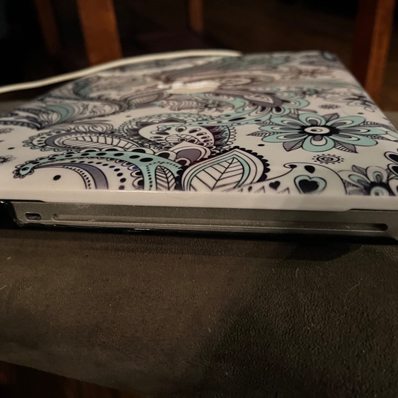 Apple MacBook Pro 2010 13" (1TB, 6GB RAM) Laptop - Picture 13 of 17